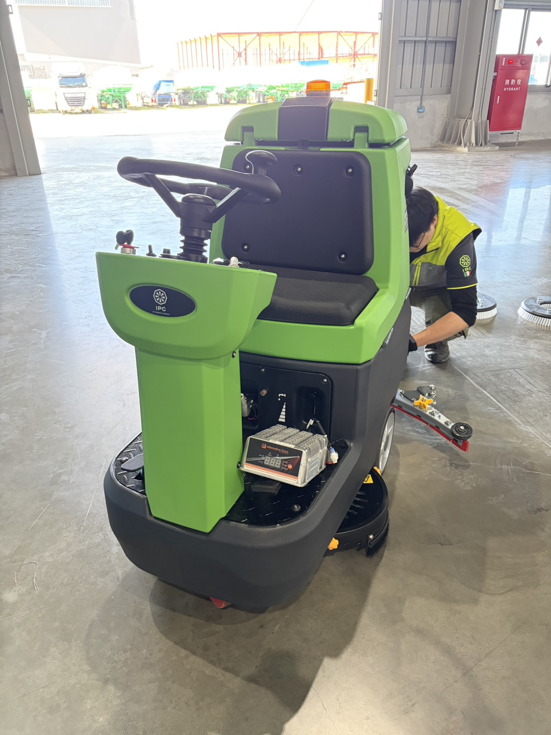 Technician working on the CT75e at Joynice's service facility